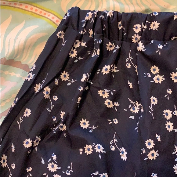 SHEIN | Off Shoulder Floral Crop Top w/ Shorts - Picture 3 of 4